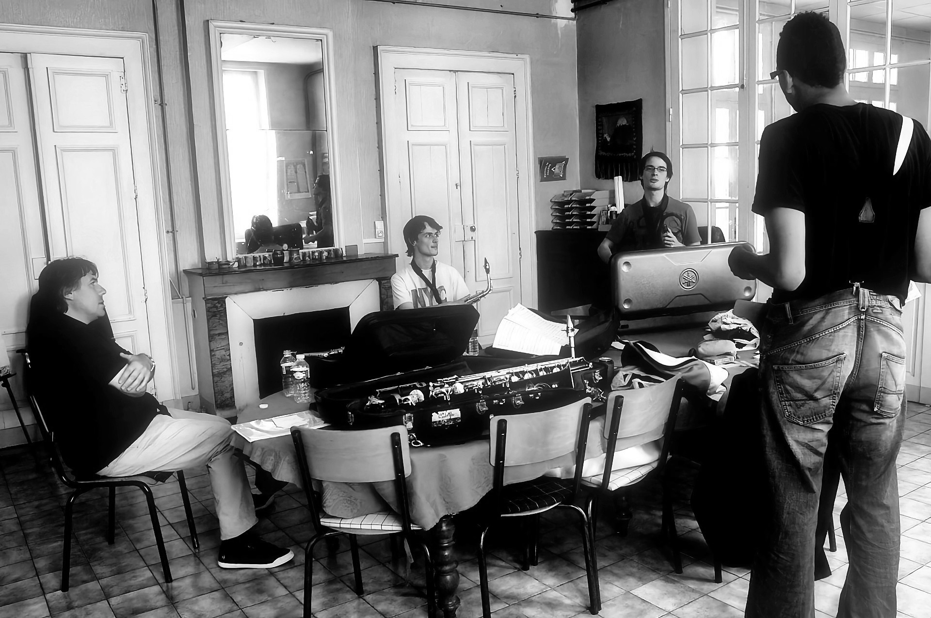 Saxophones alto et baryton :FRANCIS LECOINTE, Saxophones alto et baryton : GABRIEL LEMAIRE, Saxophone ténor : QUENTIN BIARDEAU, Saxophone baryton : SIMON COURATIER