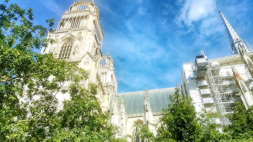 Ma cathédrale en passant… en passant avec mon&nbsp;téléphone