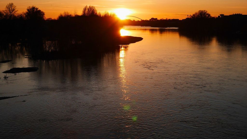 Quand vient le soir sur la Loire (une vidéo et quelques&nbsp;photos)