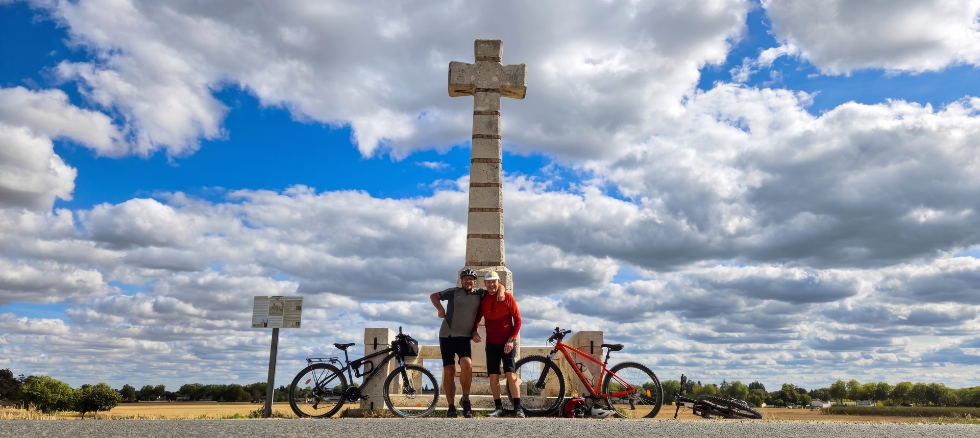 Petite balade dans le vent en VTT: Saint Pryvé, Saint Hilaire, Olivet. (vidéo: Jeff + photos: Damien)